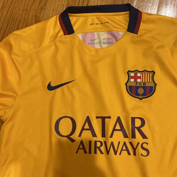 Nike men’s soccer jersey - Picture 2 of 10